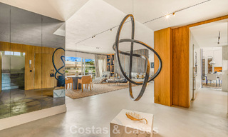Exclusief, ruim duplex penthouse te koop, met privézwembad en zeezicht, vlak bij het strand in Puerto Banus, Marbella 776963 