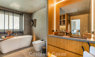Exclusief, ruim duplex penthouse te koop, met privézwembad en zeezicht, vlak bij het strand in Puerto Banus, Marbella 776967 