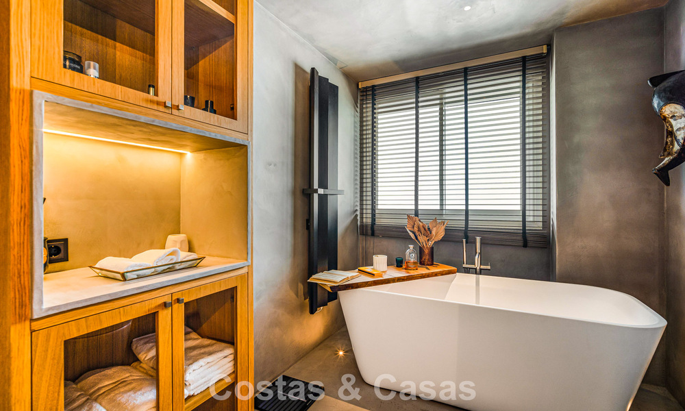 Exclusief, ruim duplex penthouse te koop, met privézwembad en zeezicht, vlak bij het strand in Puerto Banus, Marbella 776968