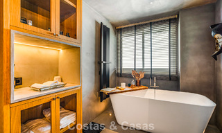 Exclusief, ruim duplex penthouse te koop, met privézwembad en zeezicht, vlak bij het strand in Puerto Banus, Marbella 776968 