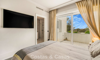 Exclusief, ruim duplex penthouse te koop, met privézwembad en zeezicht, vlak bij het strand in Puerto Banus, Marbella 776970 