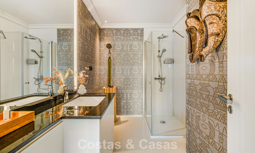Exclusief, ruim duplex penthouse te koop, met privézwembad en zeezicht, vlak bij het strand in Puerto Banus, Marbella 776974
