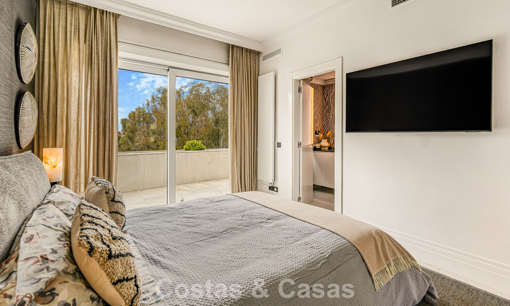 Exclusief, ruim duplex penthouse te koop, met privézwembad en zeezicht, vlak bij het strand in Puerto Banus, Marbella 776976