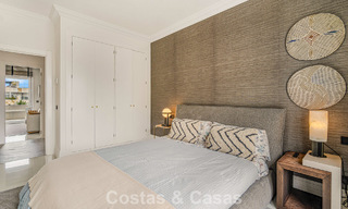 Exclusief, ruim duplex penthouse te koop, met privézwembad en zeezicht, vlak bij het strand in Puerto Banus, Marbella 776977 