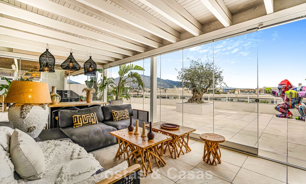 Exclusief, ruim duplex penthouse te koop, met privézwembad en zeezicht, vlak bij het strand in Puerto Banus, Marbella 776982