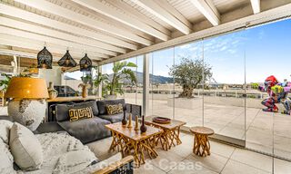 Exclusief, ruim duplex penthouse te koop, met privézwembad en zeezicht, vlak bij het strand in Puerto Banus, Marbella 776982 