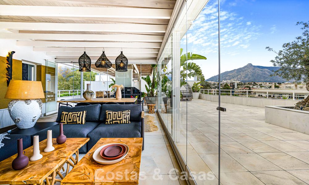 Exclusief, ruim duplex penthouse te koop, met privézwembad en zeezicht, vlak bij het strand in Puerto Banus, Marbella 776983