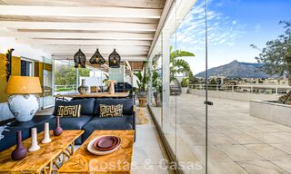 Exclusief, ruim duplex penthouse te koop, met privézwembad en zeezicht, vlak bij het strand in Puerto Banus, Marbella 776983 