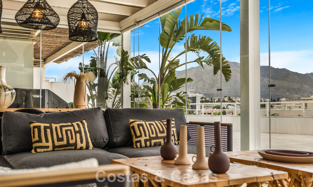 Exclusief, ruim duplex penthouse te koop, met privézwembad en zeezicht, vlak bij het strand in Puerto Banus, Marbella 776984