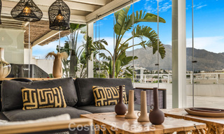 Exclusief, ruim duplex penthouse te koop, met privézwembad en zeezicht, vlak bij het strand in Puerto Banus, Marbella 776984 