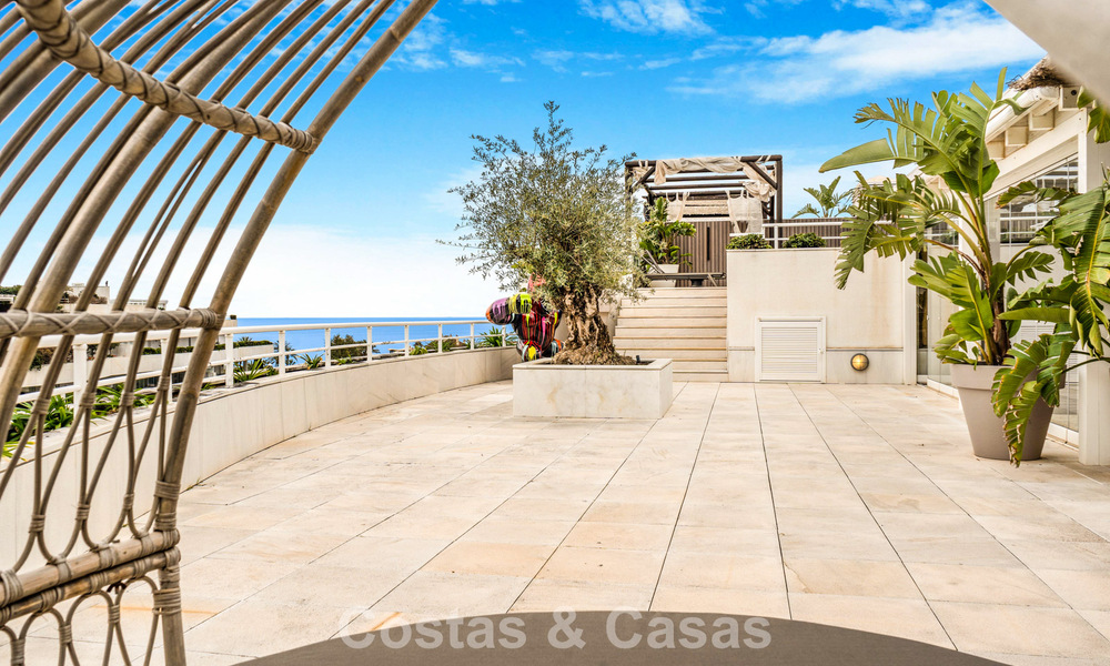 Exclusief, ruim duplex penthouse te koop, met privézwembad en zeezicht, vlak bij het strand in Puerto Banus, Marbella 776987