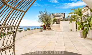 Exclusief, ruim duplex penthouse te koop, met privézwembad en zeezicht, vlak bij het strand in Puerto Banus, Marbella 776987 