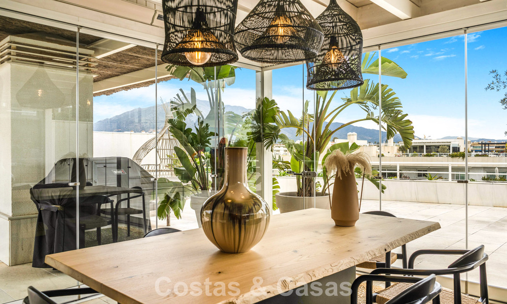 Exclusief, ruim duplex penthouse te koop, met privézwembad en zeezicht, vlak bij het strand in Puerto Banus, Marbella 776992