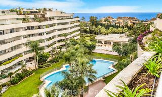 Exclusief, ruim duplex penthouse te koop, met privézwembad en zeezicht, vlak bij het strand in Puerto Banus, Marbella 776998 