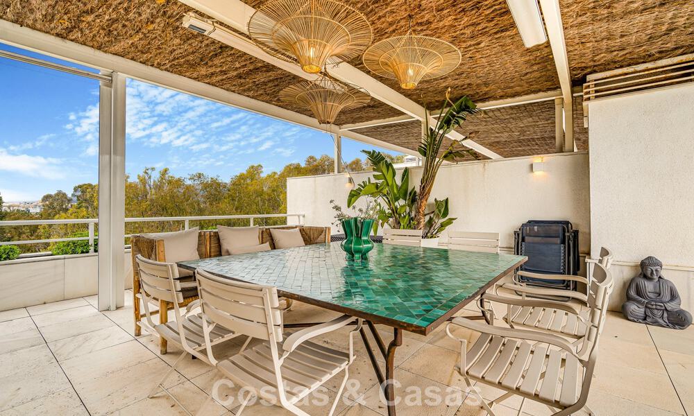 Exclusief, ruim duplex penthouse te koop, met privézwembad en zeezicht, vlak bij het strand in Puerto Banus, Marbella 777000