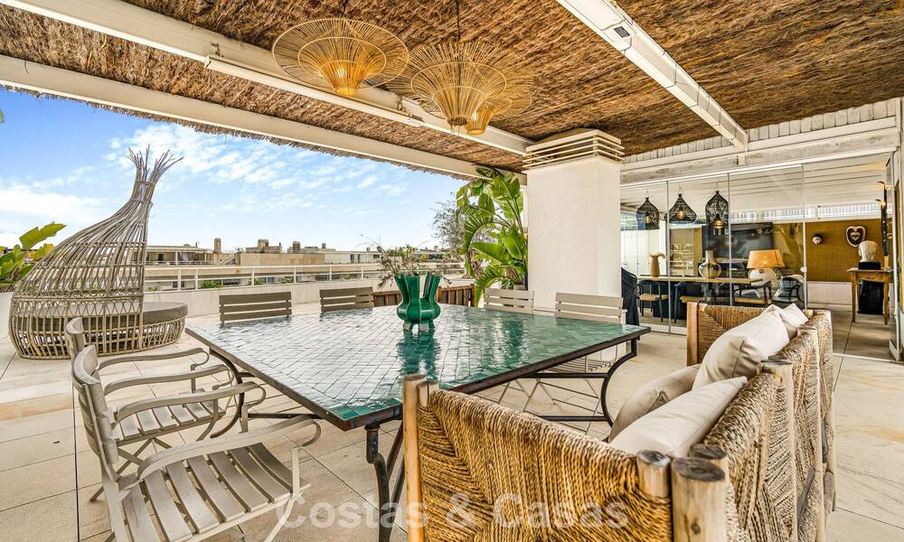 Exclusief, ruim duplex penthouse te koop, met privézwembad en zeezicht, vlak bij het strand in Puerto Banus, Marbella 777001