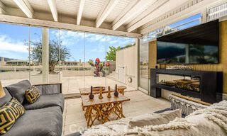 Exclusief, ruim duplex penthouse te koop, met privézwembad en zeezicht, vlak bij het strand in Puerto Banus, Marbella 777005 