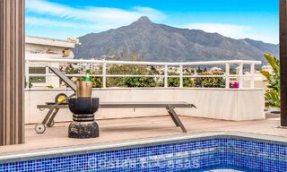 Exclusief, ruim duplex penthouse te koop, met privézwembad en zeezicht, vlak bij het strand in Puerto Banus, Marbella 777021 