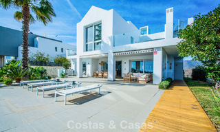 Hedendaagse Mediterrane, luxevilla met panoramisch berg- en zeezicht te koop in Oost Marbella 776839 