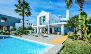 Hedendaagse Mediterrane, luxevilla met panoramisch berg- en zeezicht te koop in Oost Marbella 776841 