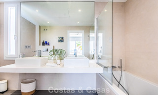 Hedendaagse Mediterrane, luxevilla met panoramisch berg- en zeezicht te koop in Oost Marbella 776863 
