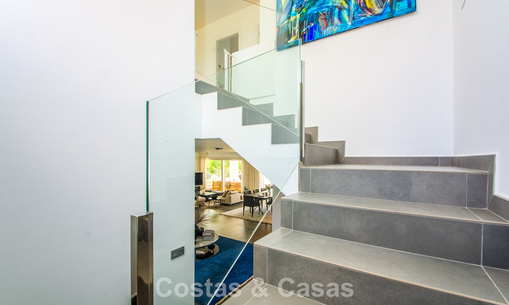 Hedendaagse Mediterrane, luxevilla met panoramisch berg- en zeezicht te koop in Oost Marbella 776867