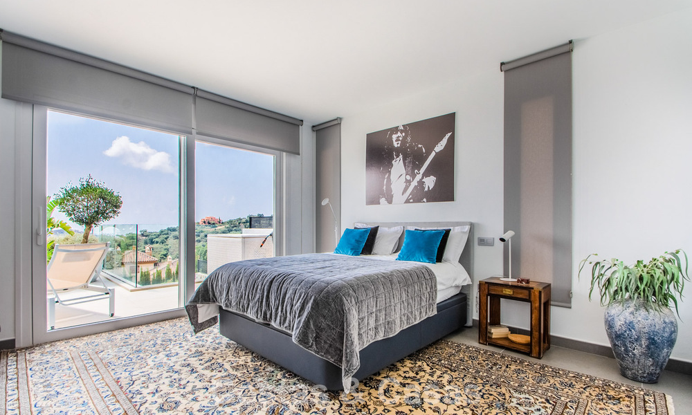 Hedendaagse Mediterrane, luxevilla met panoramisch berg- en zeezicht te koop in Oost Marbella 776869