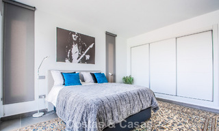 Hedendaagse Mediterrane, luxevilla met panoramisch berg- en zeezicht te koop in Oost Marbella 776870 