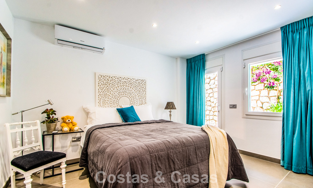 Hedendaagse Mediterrane, luxevilla met panoramisch berg- en zeezicht te koop in Oost Marbella 776875