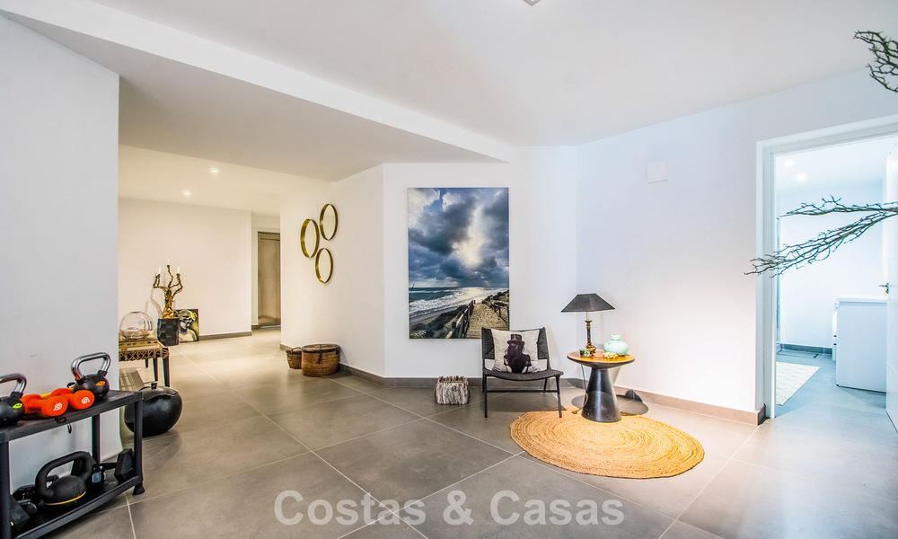 Hedendaagse Mediterrane, luxevilla met panoramisch berg- en zeezicht te koop in Oost Marbella 776877