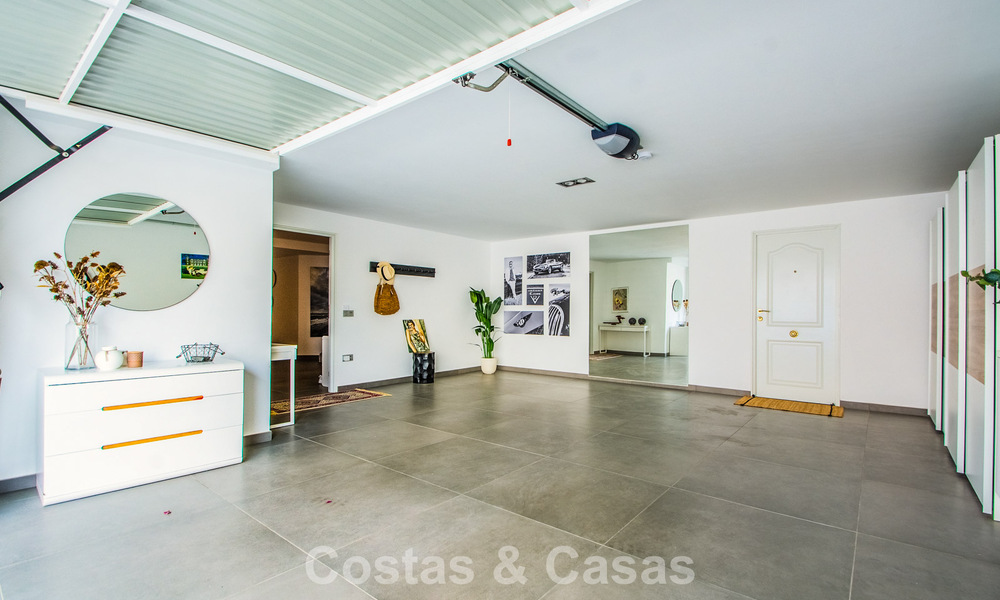 Hedendaagse Mediterrane, luxevilla met panoramisch berg- en zeezicht te koop in Oost Marbella 776879