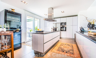 Hedendaagse Mediterrane, luxevilla met panoramisch berg- en zeezicht te koop in Oost Marbella 776883 