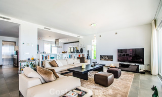 Hedendaagse Mediterrane, luxevilla met panoramisch berg- en zeezicht te koop in Oost Marbella 776888 
