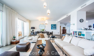 Hedendaagse Mediterrane, luxevilla met panoramisch berg- en zeezicht te koop in Oost Marbella 776892 