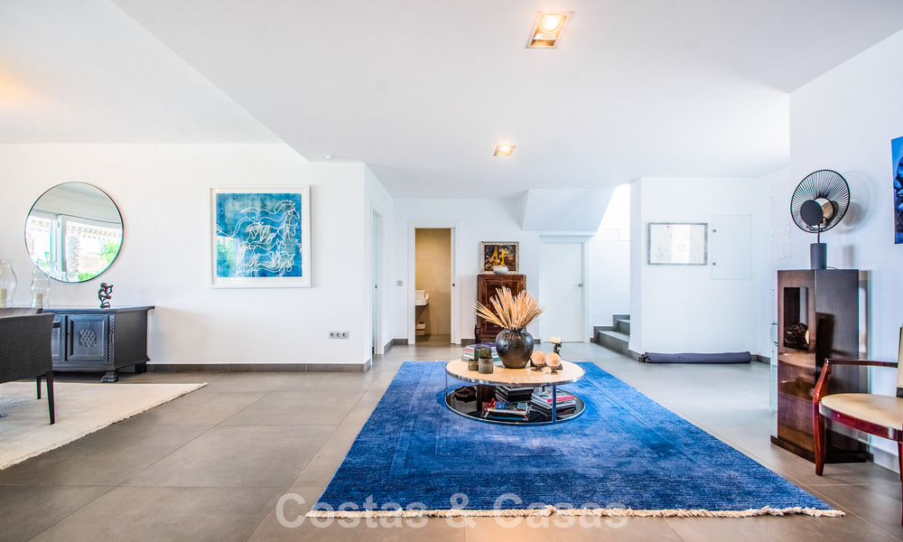 Hedendaagse Mediterrane, luxevilla met panoramisch berg- en zeezicht te koop in Oost Marbella 776894