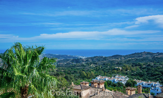 Hedendaagse Mediterrane, luxevilla met panoramisch berg- en zeezicht te koop in Oost Marbella 776901 