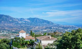 Hedendaagse Mediterrane, luxevilla met panoramisch berg- en zeezicht te koop in Oost Marbella 776903 