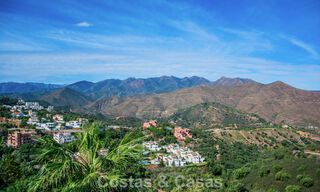 Hedendaagse Mediterrane, luxevilla met panoramisch berg- en zeezicht te koop in Oost Marbella 776904 