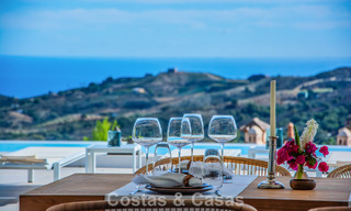 Hedendaagse Mediterrane, luxevilla met panoramisch berg- en zeezicht te koop in Oost Marbella 776907 