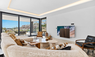 Instapklare villa met moderne architectuur te koop in een beveiligde woonwijk van Marbella - Benahavis 777132 