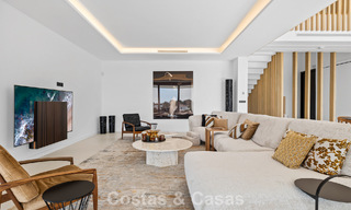 Instapklare villa met moderne architectuur te koop in een beveiligde woonwijk van Marbella - Benahavis 777136 