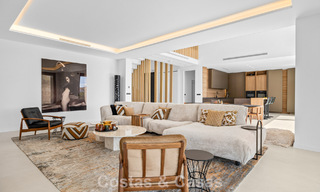 Instapklare villa met moderne architectuur te koop in een beveiligde woonwijk van Marbella - Benahavis 777137 