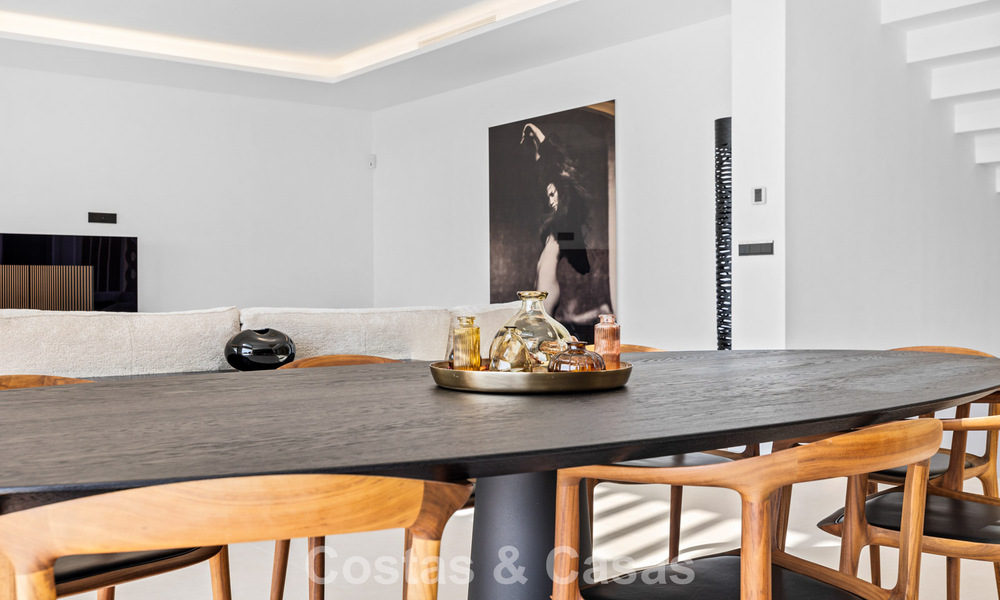 Instapklare villa met moderne architectuur te koop in een beveiligde woonwijk van Marbella - Benahavis 777142