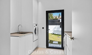 Instapklare villa met moderne architectuur te koop in een beveiligde woonwijk van Marbella - Benahavis 777143 