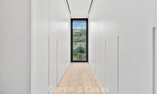 Instapklare villa met moderne architectuur te koop in een beveiligde woonwijk van Marbella - Benahavis 777149 