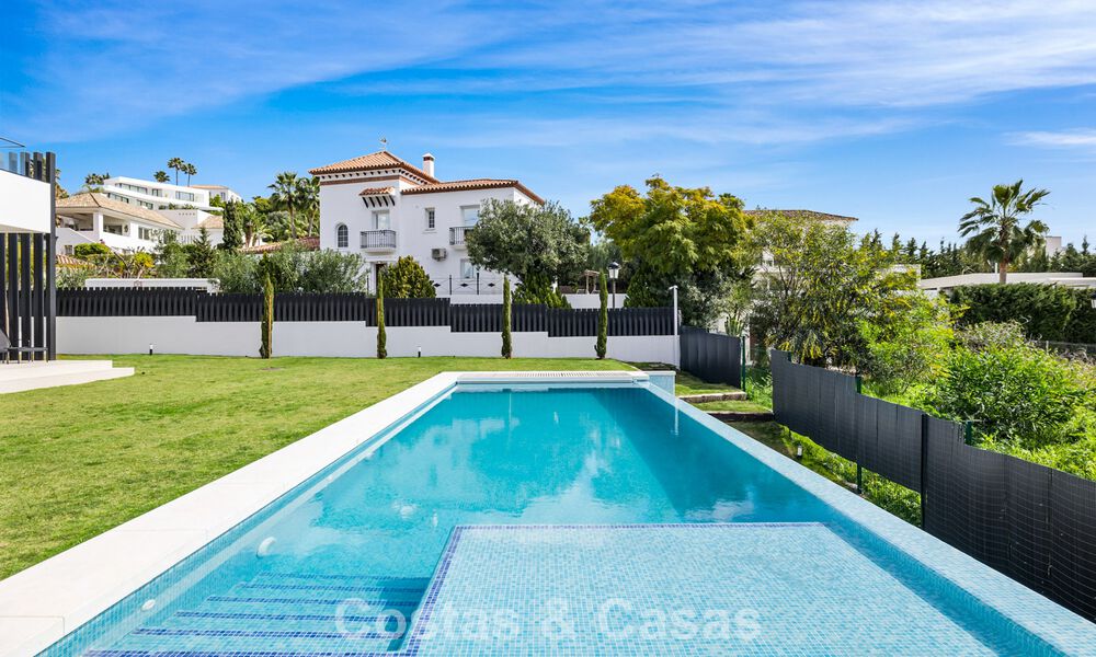 Instapklare villa met moderne architectuur te koop in een beveiligde woonwijk van Marbella - Benahavis 777169