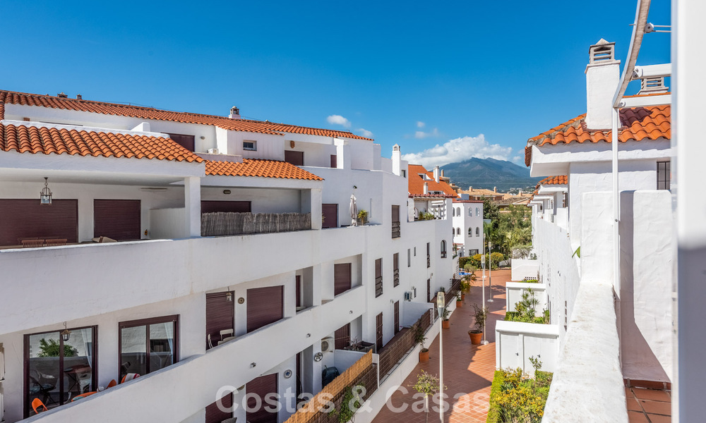 Duplex penthouse te koop op loopafstand van alle voorzieningen en Puerto Banus in Nueva Andalucia, Marbella 777346