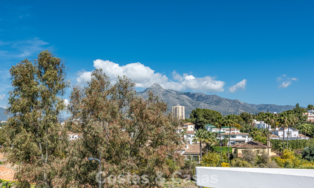 Duplex penthouse te koop op loopafstand van alle voorzieningen en Puerto Banus in Nueva Andalucia, Marbella 777349