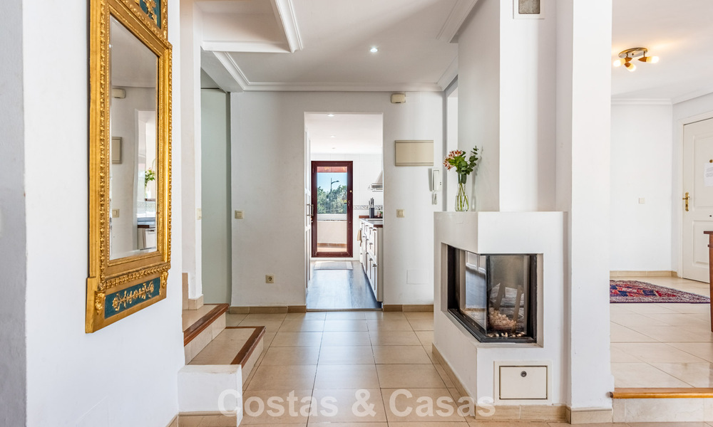 Duplex penthouse te koop op loopafstand van alle voorzieningen en Puerto Banus in Nueva Andalucia, Marbella 777361