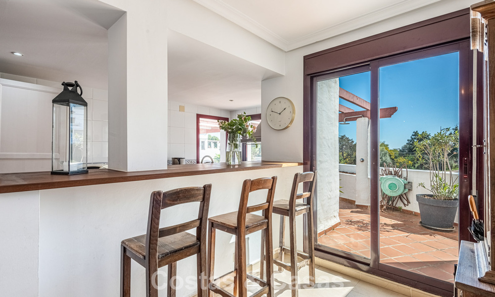 Duplex penthouse te koop op loopafstand van alle voorzieningen en Puerto Banus in Nueva Andalucia, Marbella 777364